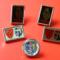 insigne pin din metal (argintiu sau auriu)cu lentila din plexiglas productie GAMAX - SPANIA
