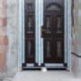 Usa de exterior cu panel ornamental din Al