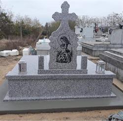 Monumente Funerare Business Beats