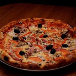 Pizza pe vatra D&M
