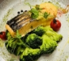 Somon cu broccoli si sos olandez
