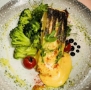 Somon cu broccoli si sos olandez