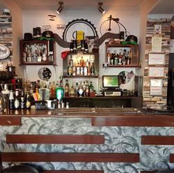OLI'S PUB