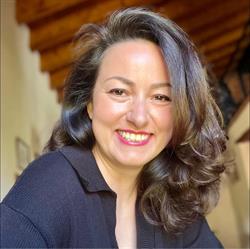 Adina Bereş-Citirigă, psiholog cu formare in psihoterapie sistemica si psihodrama
