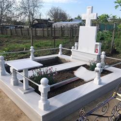 Monumente funerare GURAU