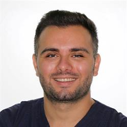Dr. Kamil Arraj