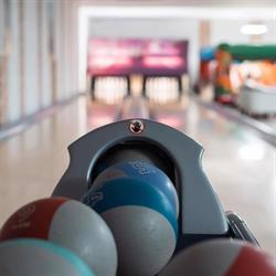 Play Bowling