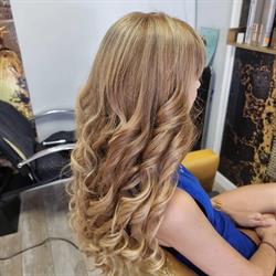 Salon Saffir
