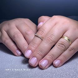 Amy S Nails Mizil