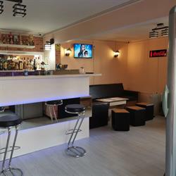 Caffe Bar M9