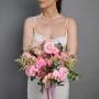 BUCHET DE MIREASA CU RANUNCULUS SI HELEBORUS - California Flowers