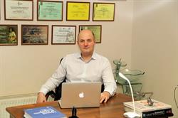 Dr. Adrian Cărămidă-Chirurgie plastică şi estetică