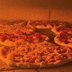 Pizza la noi aici