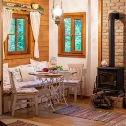 Casuta cu Alune - Cabana Valea Manastirii - Muntii Apuseni