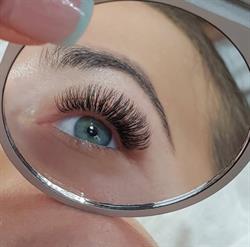 Simona Lash Makeup