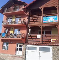 La Vio Tasnad  (Camere de închiriat)