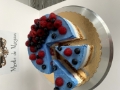 Tort Raw Vegan cu Zmeură şi Spirulină Albastră