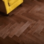 Parchet stratificat herringbone maro