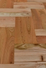 Parchet masiv herringbone din cires
