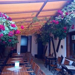 GUSTO BAR La doi prieteni