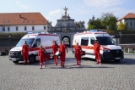 Echipa medicala Crucea Rosie Filiala Alba langa ambulante moderne pentru transport pacienti