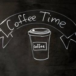 Aroma Shop (s-a mutat la Mon Cafe, vis-a-vis de biserica de lemn)