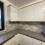 Contrablat model marmura alba cu auriu