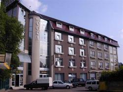Cora, Hotel