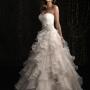 Rochie de mireasa cu volane