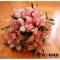 Buchet de mireasa din orhidee roz si ruscus