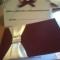 Inviatie handmade catifea bordeaux si panglica satin alb cu catarama. 8 lei