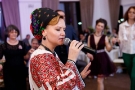 Solista Elena Sima interpreta de muzica populara nunta