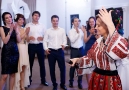 Solista Elena Sima interpreta de muzica populara pentru nunta