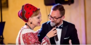 Solista Elena Sima interpreta de muzica populara pentru nunta