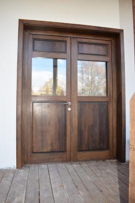 Usa-de-exterior-din-lemn