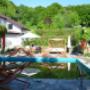 piscina cu apa sarata a pensiunii