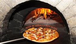 Pizza pe vatra la Pisti acasa
