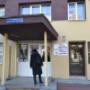 Intrarea in blocul unde se afla cabinetul